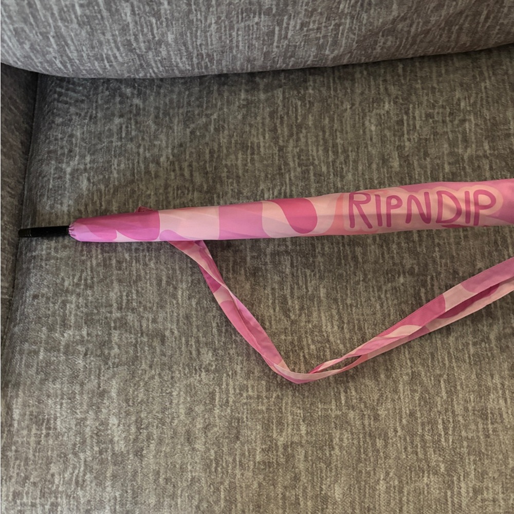 Ripndip Pink Umbrella with Wooden handle and Shoulder Strap and Cover Brand New - Picture 5 of 5
